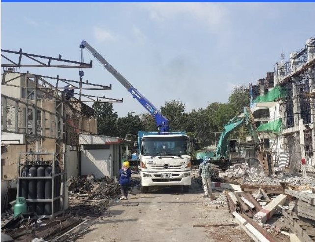 รื้อถอนโกดังในโรงไฟฟ้า ย่านบางกรวย